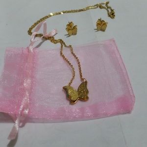 Set of collar and earrings.